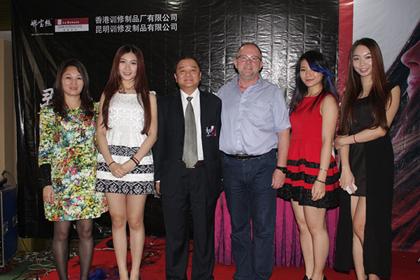 主办方代表模特，Alex合影